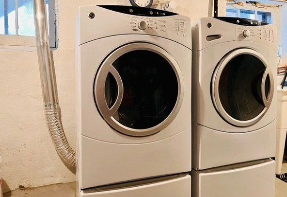 For Lease - 27 Oakview Avenue Unit# Bsmt, Toronto, Ontario - Photo 1