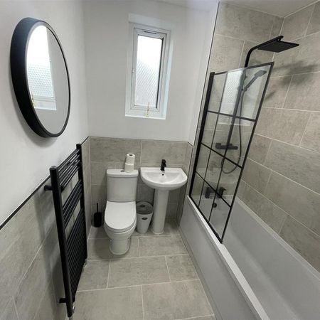 1 bedroom in a house share to rent - Photo 4