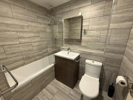 2 bedroom flat to rent - Photo 2