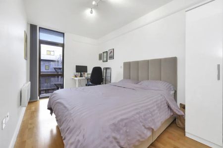 2 bedroom flat in Holloway - Photo 5