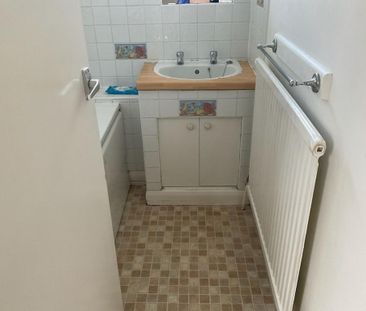 4 bedroom semi-detached house to rent - Photo 6