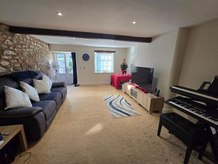 2 bedroom semi-detached house to rent - Photo 2