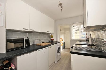 2 bedroom maisonette to rent - Photo 5