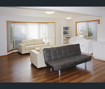 Family Home With Water And Mountain Views - Photo 4