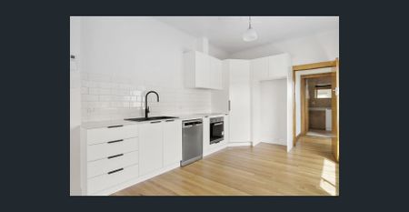 LOCATION, CONVENIENCE & SUNSHINE - Photo 3