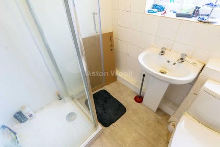 6 bedroom detached house to rent - Photo 5