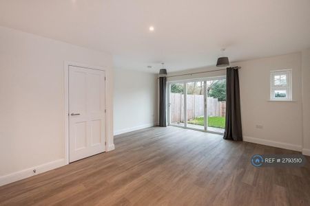 3 bedroom end of terrace house to rent - Photo 3