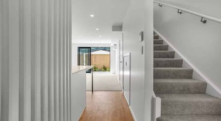 Near new 2 bedroom townhouse in a great Wainuiomata location - Photo 4