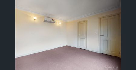 Spacious 2-Bedroom Townhouse in Prime North Melbourne Location - Photo 5