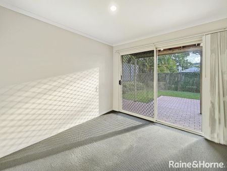 Large Unfurnished Townhouse in Heart of Taringa - Photo 2