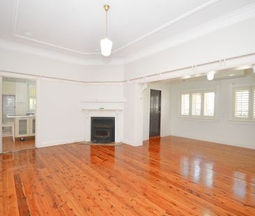 Beautiful Family Home!! - Photo 4