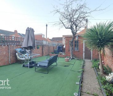 3 bedroom end of terrace house to rent - Photo 2