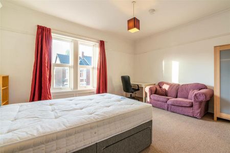 4 bedroom terraced house to rent - Photo 5