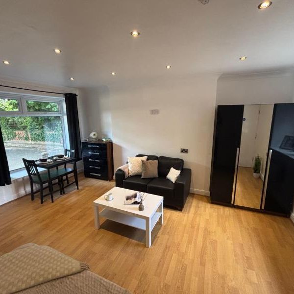 Studio to rent - Photo 1