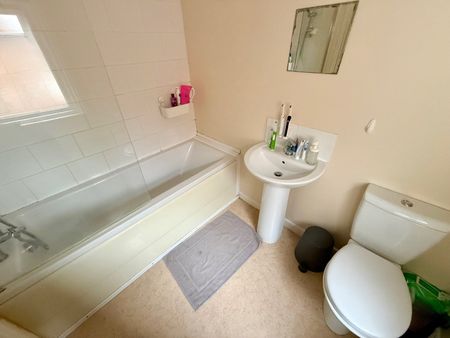2 bedroom semi-detached house to rent - Photo 4
