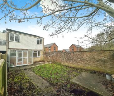 4 bedroom end of terrace house to rent - Photo 5