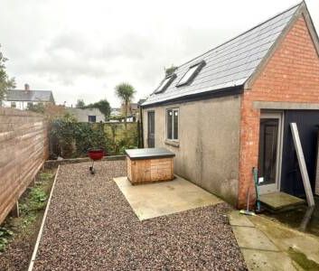 Part Furnished 2 bedroom semi detached - Photo 6