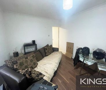 2 bedroom ground floor flat to rent - Photo 2