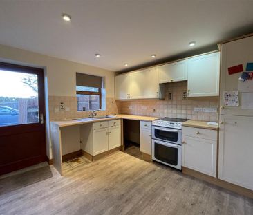 3 bedroom semi-detached house to rent - Photo 4