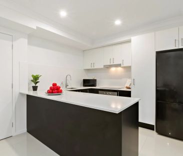 Well-Designed, Low-Maintenance Apartment Close to Everything - Photo 6