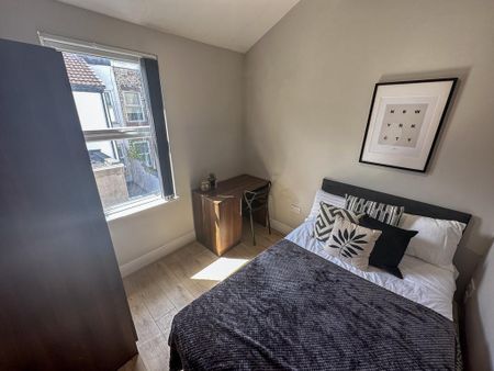 4 bedroom terraced house to rent - Photo 4