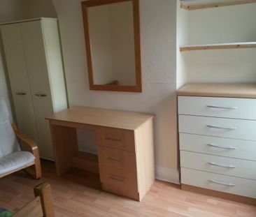 four-bed house - Photo 1