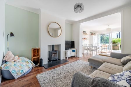 3 bedroom semi-detached house to rent - Photo 5