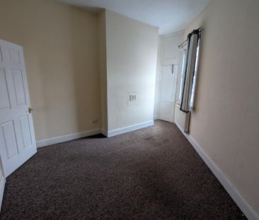 3 bedroom flat to rent - Photo 6