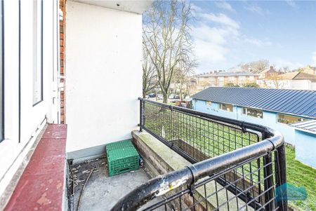 3 bedroom apartment to rent - Photo 5