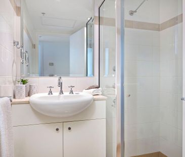 Ultra-Spacious & Modern Apartment in Prime Location ** Available 21... - Photo 5
