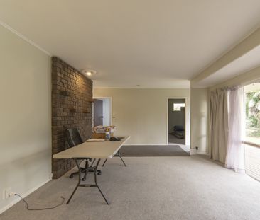 Spacious 5-Bedroom Family Home - Hillcrest School Zone - Photo 1