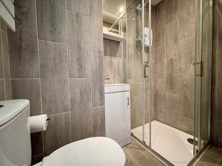 London Road, Cheltenham, GL52 - Photo 3