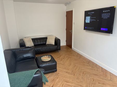 8 Bed Terraced House, Kenmare Road, L15 - Photo 2