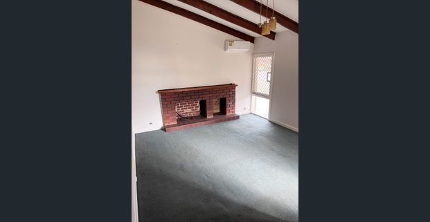 QUIET CUL-DE-SAC LOCATION - Photo 1