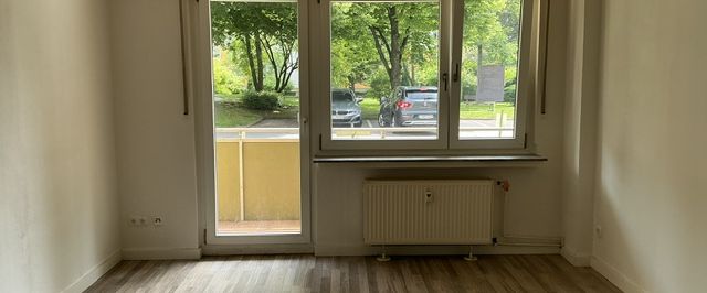 Erdgeschosswohnung mit 2 Zimmern und Balkon in ruhiger, grüner Lage - Foto 1