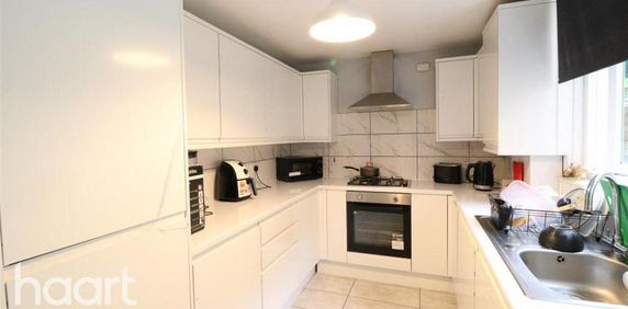 1 bedroom in a house share to rent - Photo 2