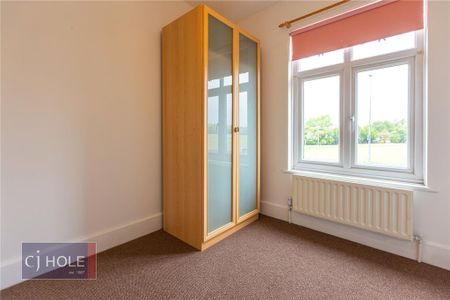 3 bedroom semi-detached house to rent - Photo 5