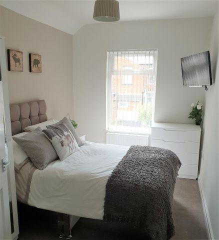 1 bedroom in a house share to rent - Photo 4