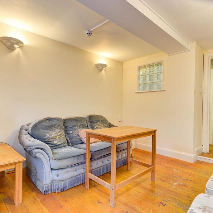 6 bedroom house to rent - Photo 1