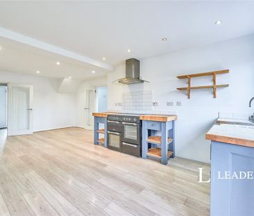 4 bedroom terraced house to rent - Photo 6