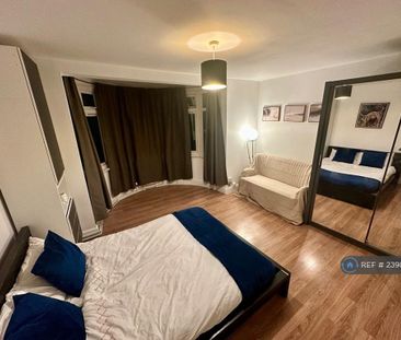 1 bedroom in a house share to rent - Photo 1