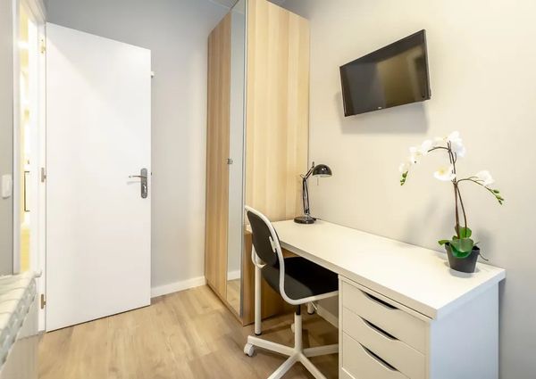 Calle del Puerto de Canfranc, Madrid, Community of Madrid 28038