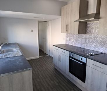 3 bedroom semi-detached house to rent - Photo 6