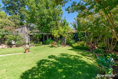 Beautiful and furnished 3-Bedroom Home! - Photo 4