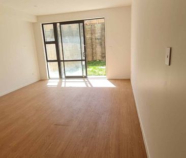 Modern 3-Bedroom Family Townhouse – Available 14th November 2025 - Photo 4