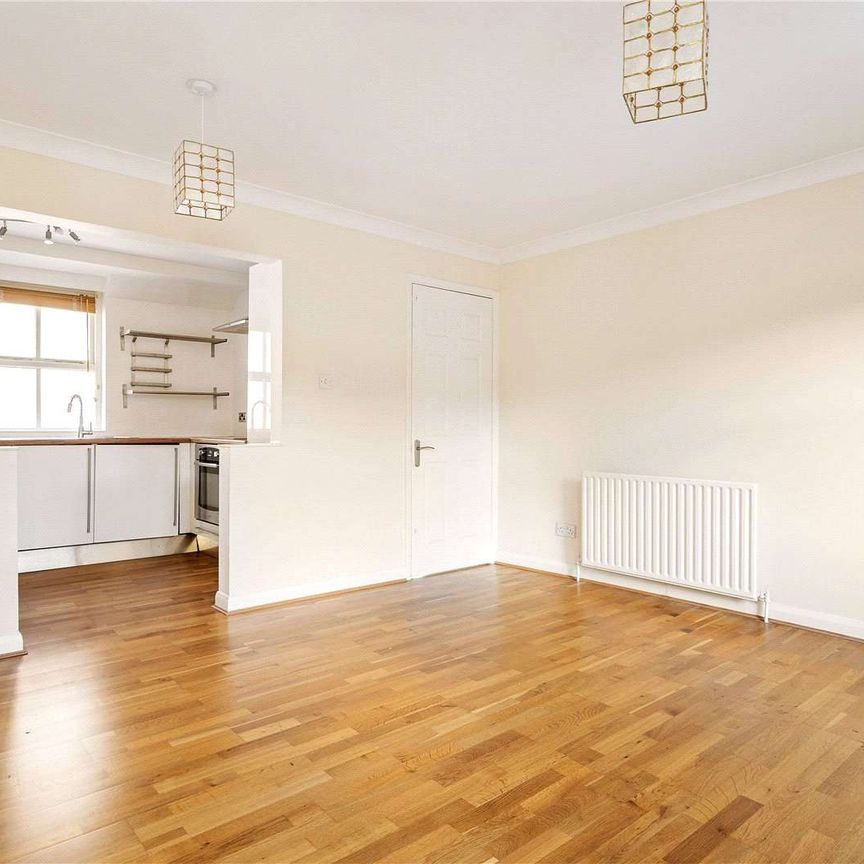 Two bedroom apartment with private terrace and parking. - Photo 1