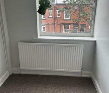 2 Bed Terraced House, Hartley Crescent, LS6 - Photo 2
