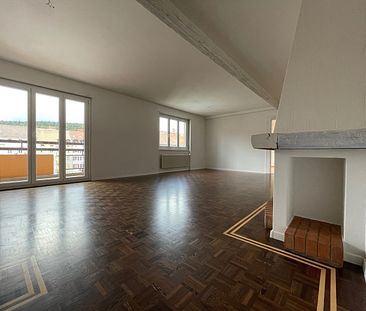 Rent a 4 rooms apartment in La Chaux-de-Fonds - Foto 1