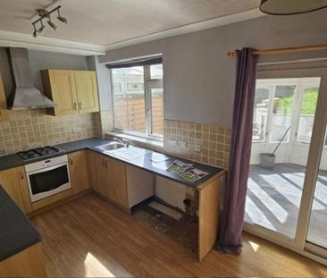 2 bedroom semi-detached house to rent - Photo 3