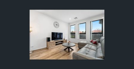 Stunning 3-Bedroom Home - Solar Powered - Photo 3